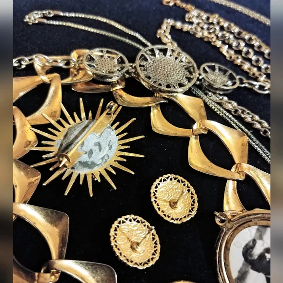 Vintage to Now Jewelry Lot Wear or Harvest Locket Necklaces Bracelets Pins - Picture 11 of 12